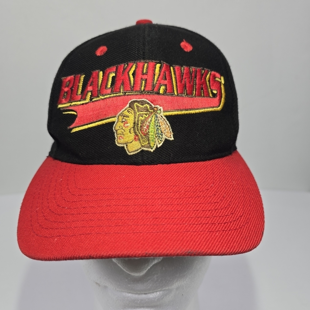 Vintage 90’s Logo Athletic Chicago Blackhawks NHL Big Spellout And Logo